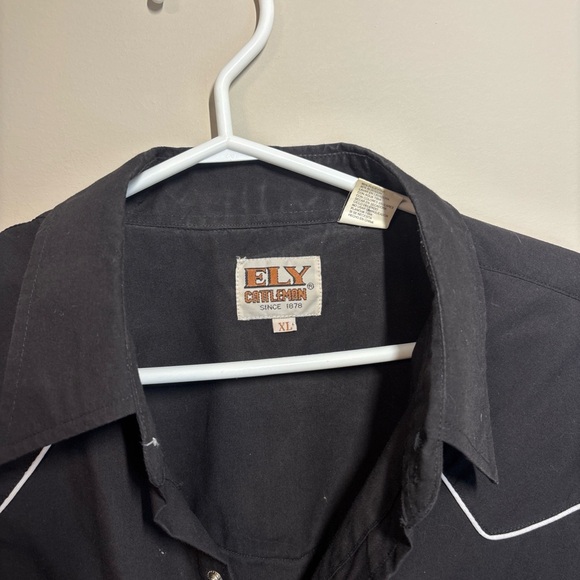 Ely Cattleman Black Western Shirt with White pearl snaps - Picture 2 of 6